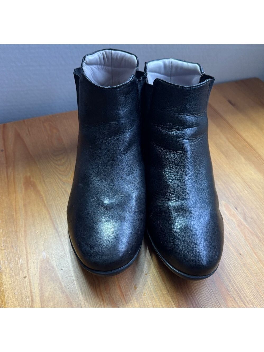 Johnston & Murphy leather booties size 7